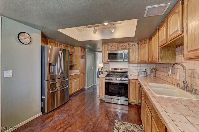 Building Photo - 4553 Balfour Dr
