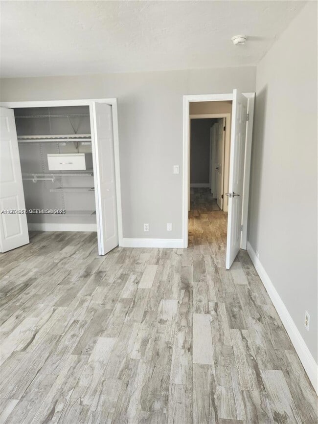 Building Photo - 107 18th Ave S