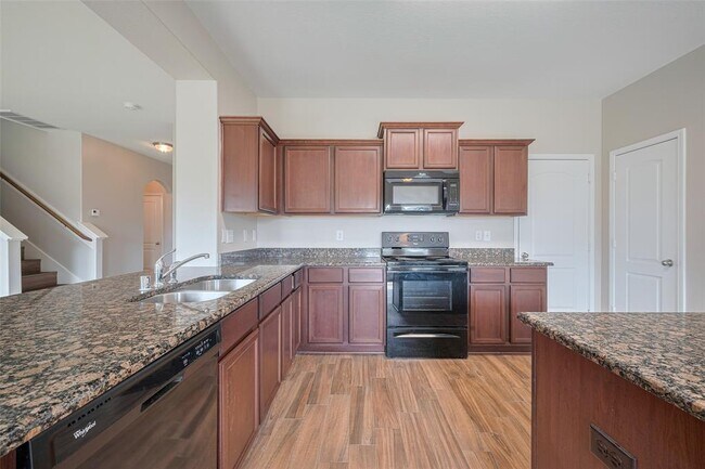 Building Photo - 5123 Oak Briar Ln