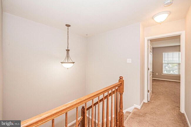 Building Photo - SPACIOUS 3 LEVEL TOWNHOUSE IN CLARKSBURG