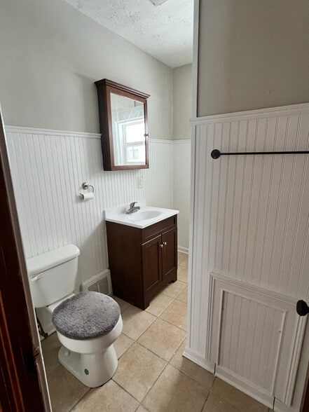 Building Photo - 101 W Palmer Ave