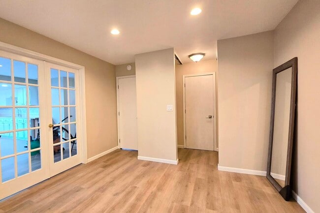 Building Photo - 963 Taylor Dr