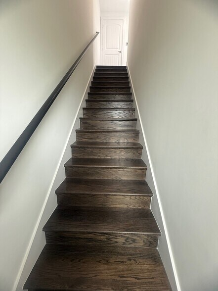Building Photo - 3008 Zenia Dr