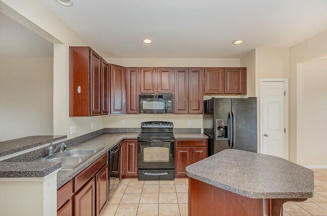 Building Photo - NORTH STAFFORD WELL MAINTAINED TOWNHOME FOR RENT