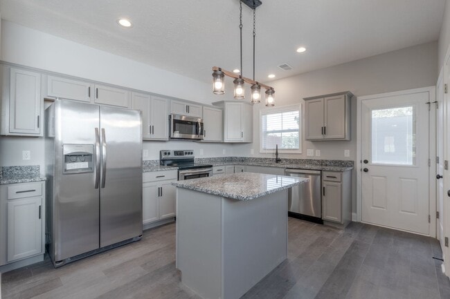 Building Photo - 938 Charlotte St