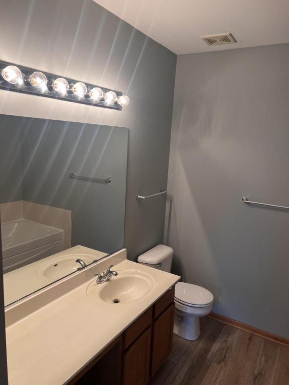 Building Photo - 5111 Freeport Ct