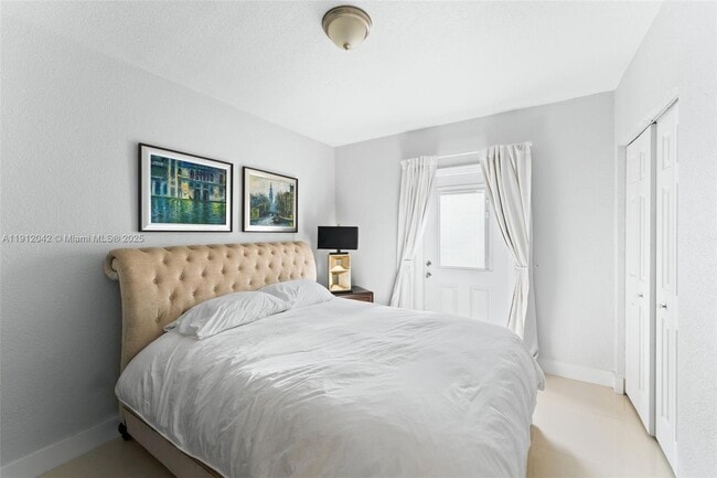 Building Photo - 6371 SW 23rd St