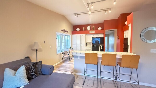 Building Photo - 3-bedroom, 2-bathroom home located in the ...