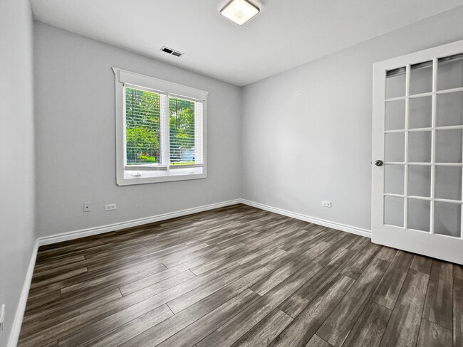 Building Photo - 24W500 Seabrook Ct