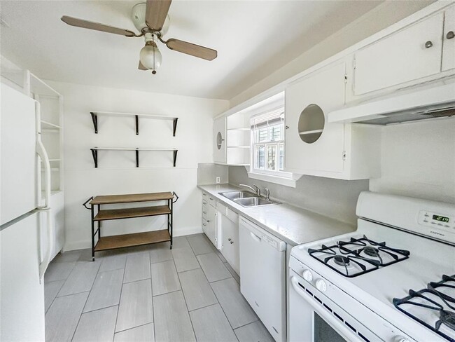 Building Photo - 5501 Montview St