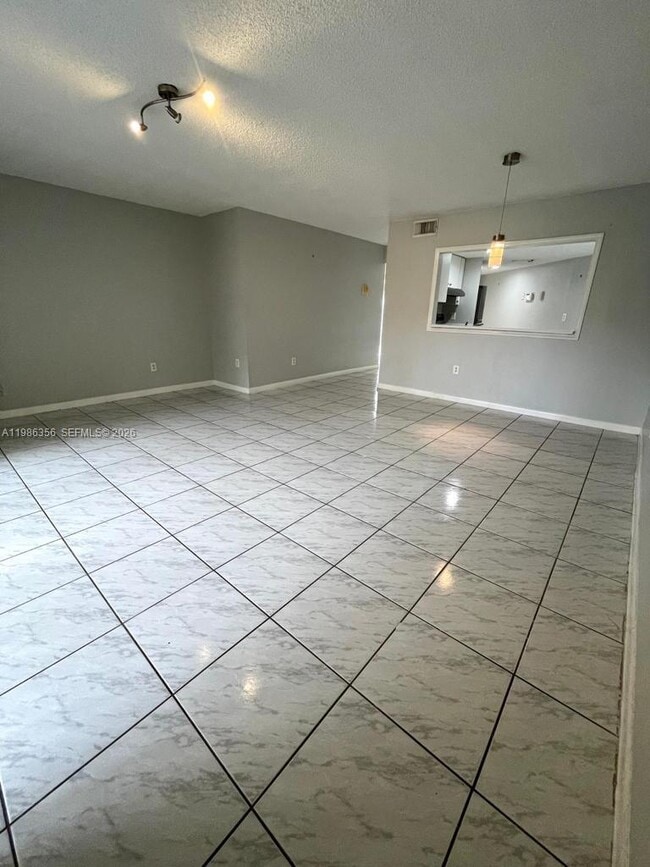 Building Photo - 9708 SW 138th Ave