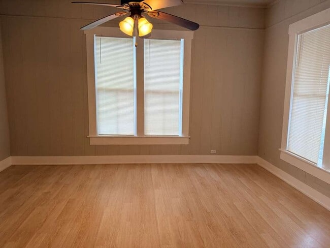 Building Photo - 150 Pecan St