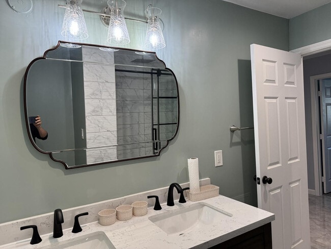 Building Photo - 6843 E Loma Land Dr