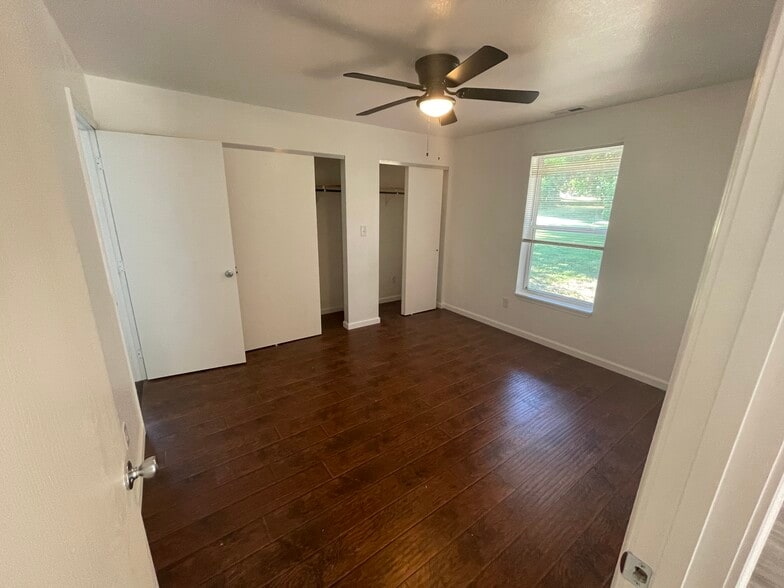 Building Photo - 211 Benton Dr