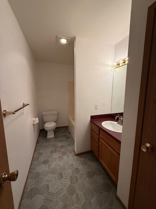 Building Photo - Warden 3 bedroom 2 bath w/ carport and fenced yard