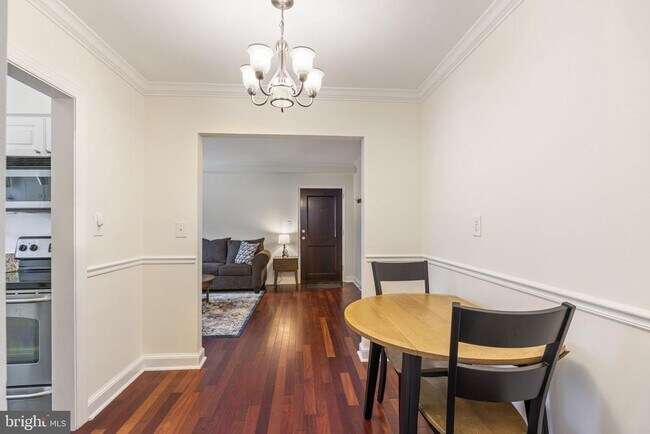 Building Photo - 718 S Washington St