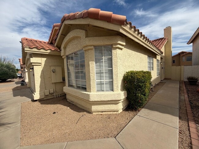 Building Photo - 3bed 2 bath Arrowhead Ranch Home