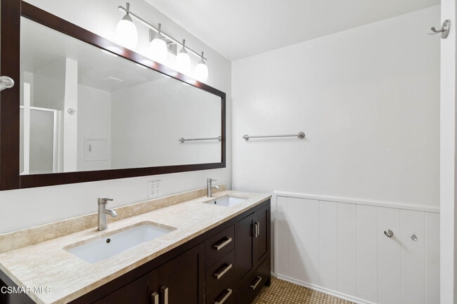 Building Photo - 217 Smoke Tree Ave