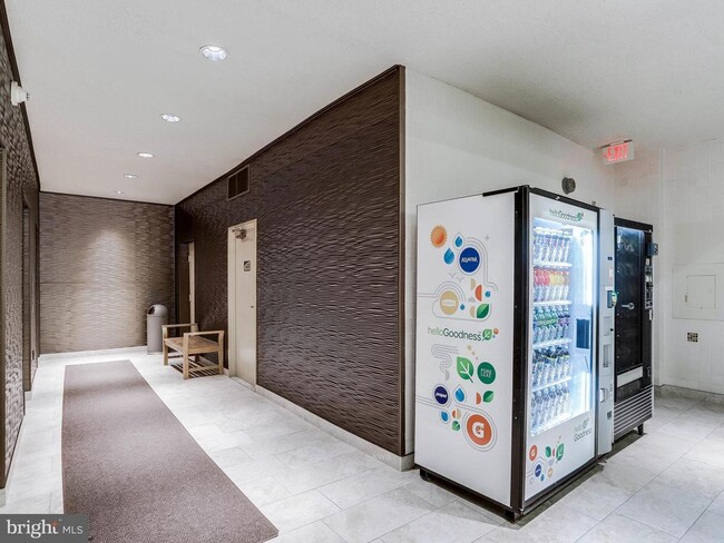 Building Photo - 5500 Holmes Run Pkwy