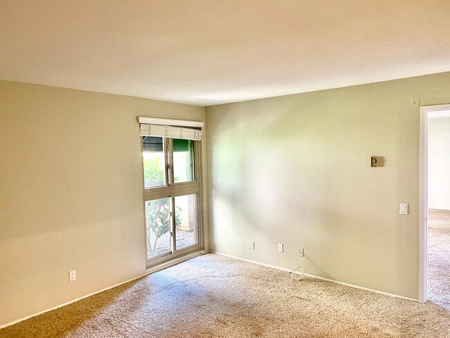 Building Photo - 2530 Clairemont Dr