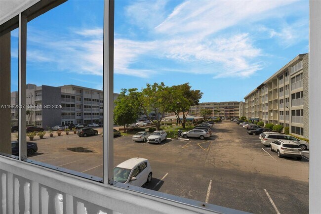 Building Photo - 410 SE 2nd St