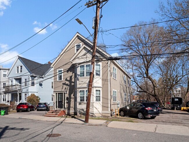 Building Photo - 145 Murdock St