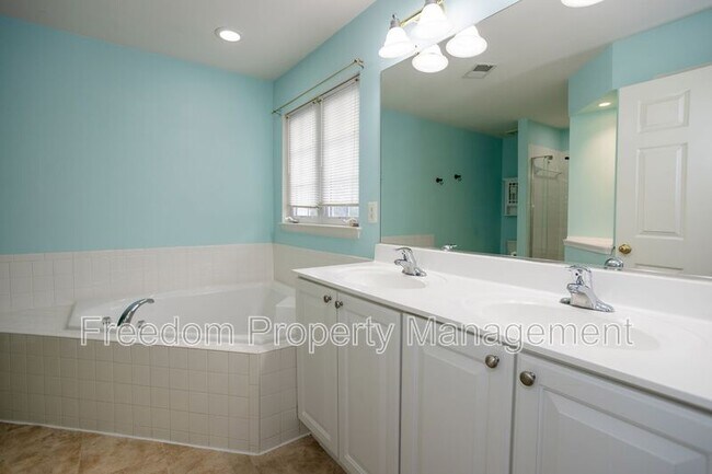 Building Photo - 6004 Abernethy Ln