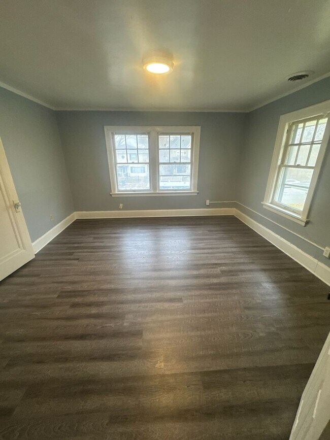 Building Photo - 624 W Lasalle Ave