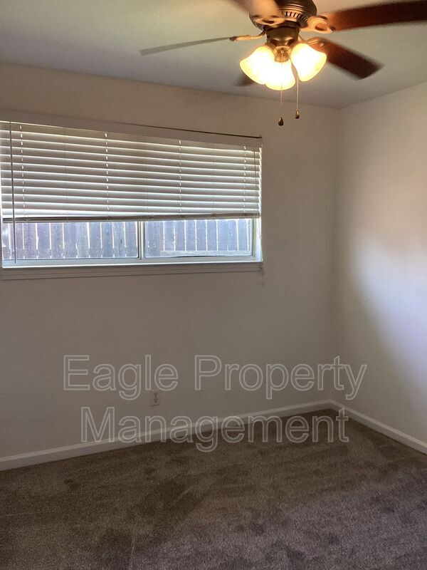 Building Photo - 1336 School St