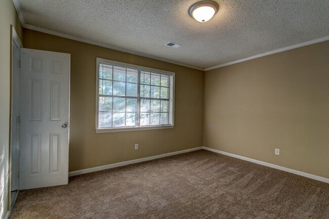Building Photo - Great 3 Bed 2 Bath House for Rent/ Trussvi...