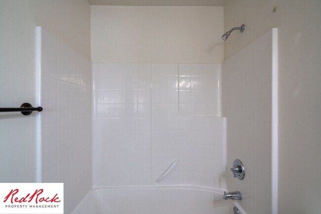 Building Photo - 3 Bedroom Two-Story Home Near Scenic Trails