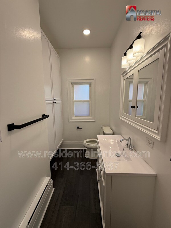 Building Photo - 1155 N 21st St