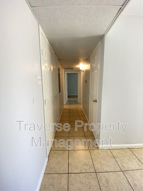 Building Photo - 6810 Trail Lake Dr
