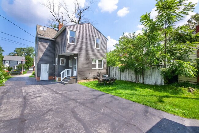 Building Photo - 3582 Silsby Rd