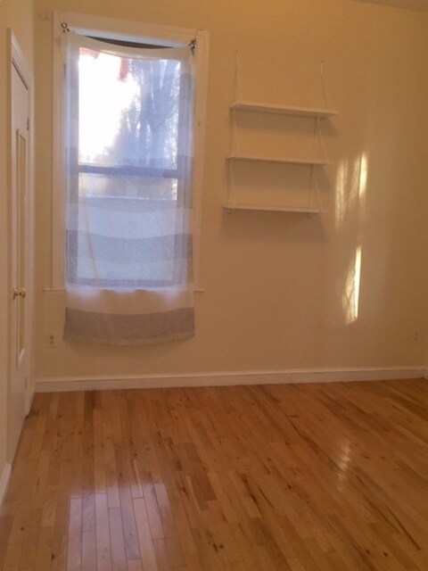 Building Photo - Shabbar-329 E St