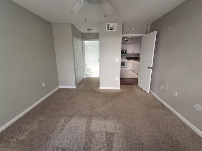 Building Photo - 4836 N State Rd 7