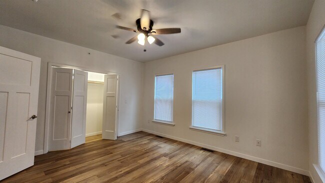 Building Photo - 908 E Gorham St