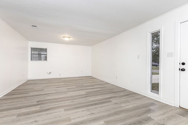 Building Photo - 4703 Bronfair Ave