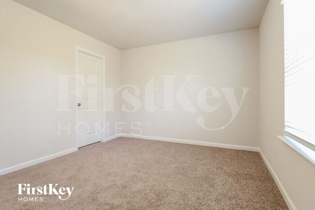 Building Photo - 522 Hillpark Ln