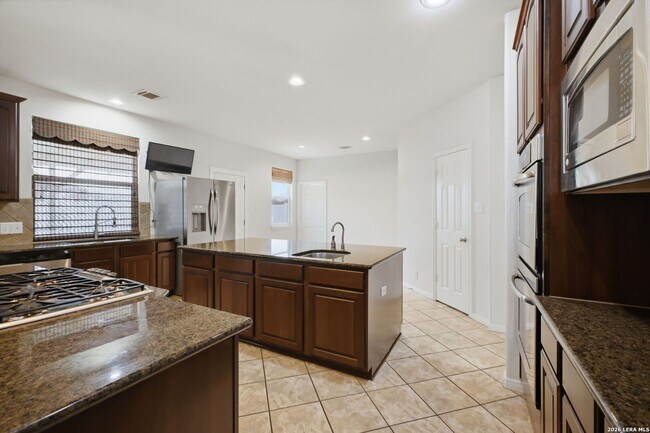 Building Photo - Spacious 5-Bedroom Home for Lease in Desirable Cibolo Location!