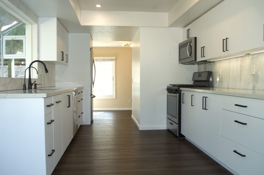Building Photo - 22234 Miston Dr