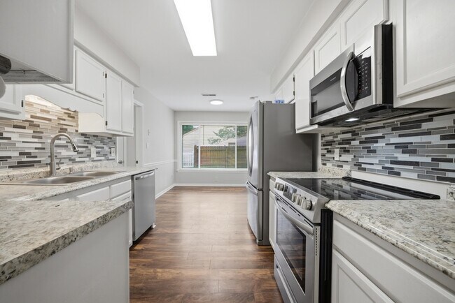 Building Photo - 2252 Newstead Dr