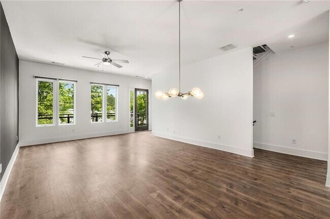 Building Photo - 1225 Chelsea Cir NW