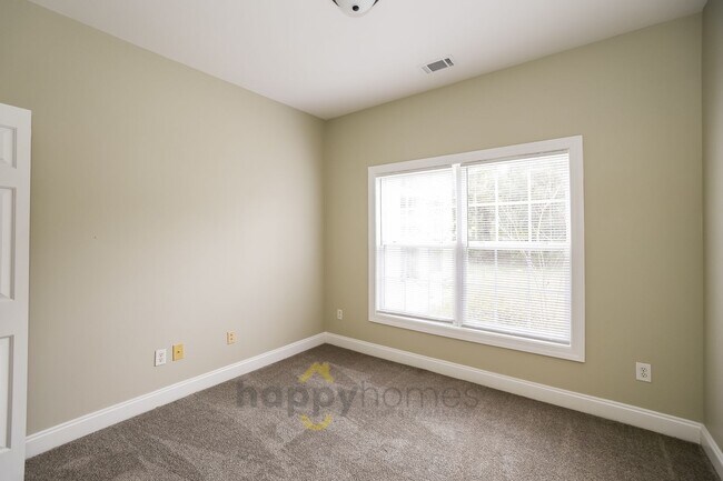 Building Photo - 4 bedroom 2 bath in Wescott of Summerville