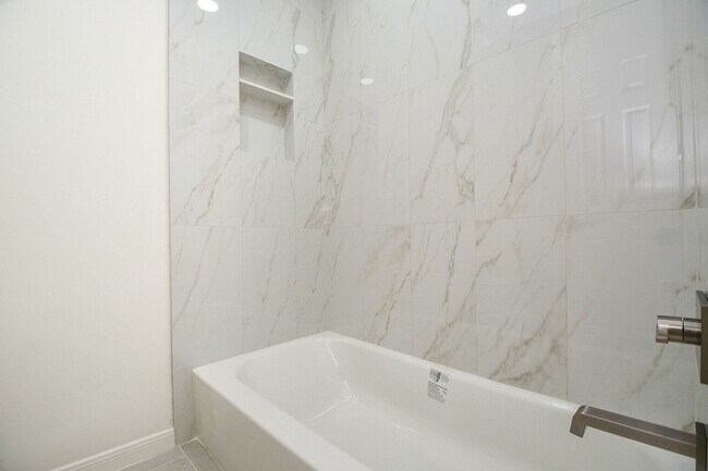 Building Photo - 11615 Trailmont Dr