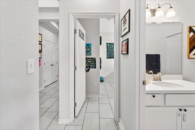 Building Photo - 2614 Vista del Sol