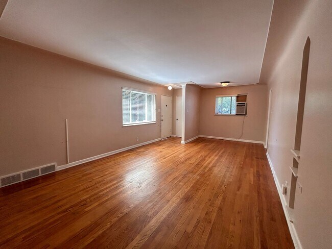 Building Photo - $0 DEPOSIT OPTION. CHARMING 2BED/1BATH DUPLEX NEAR SLOAN LAKE!!