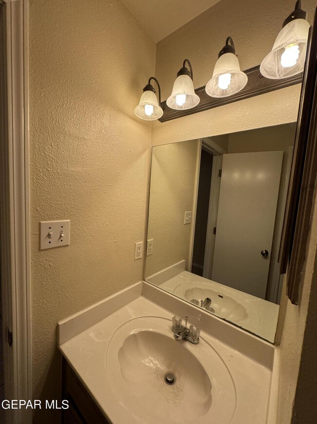 Building Photo - 4116 Tierra Bronce Dr