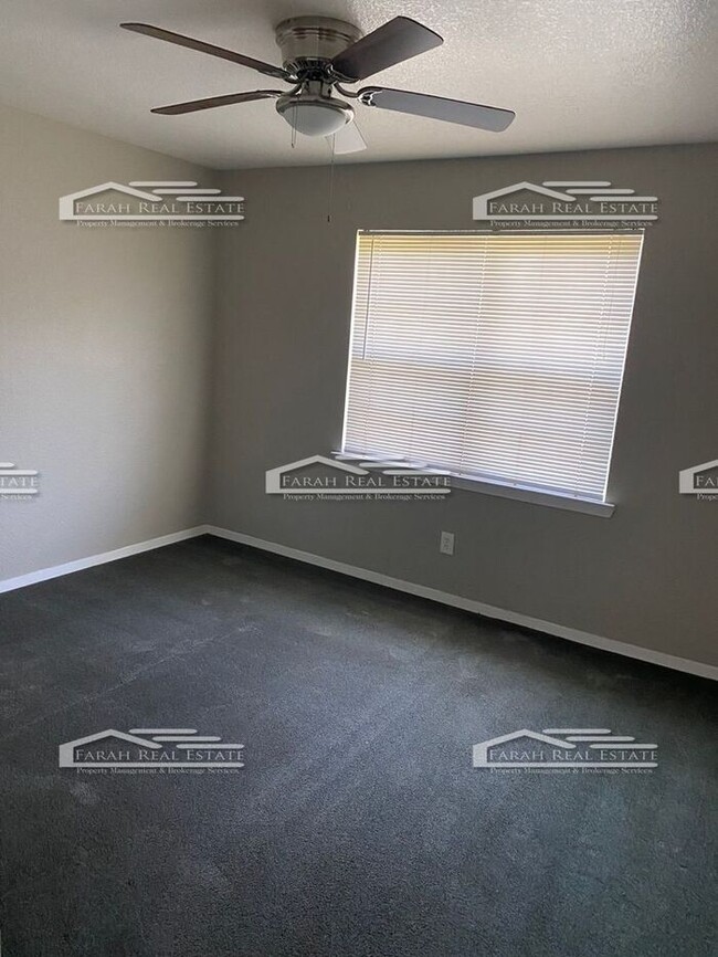 Building Photo - 2/1 Unit- Now Available in Irving, TX!