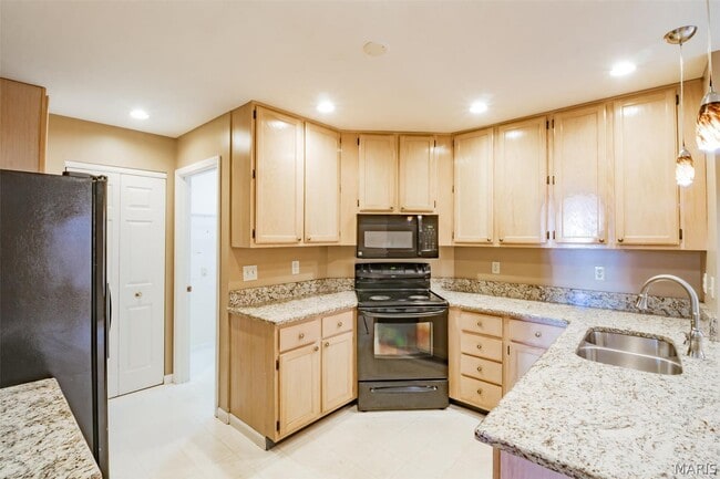 Building Photo - 3309 Lower Lakes Estates Dr